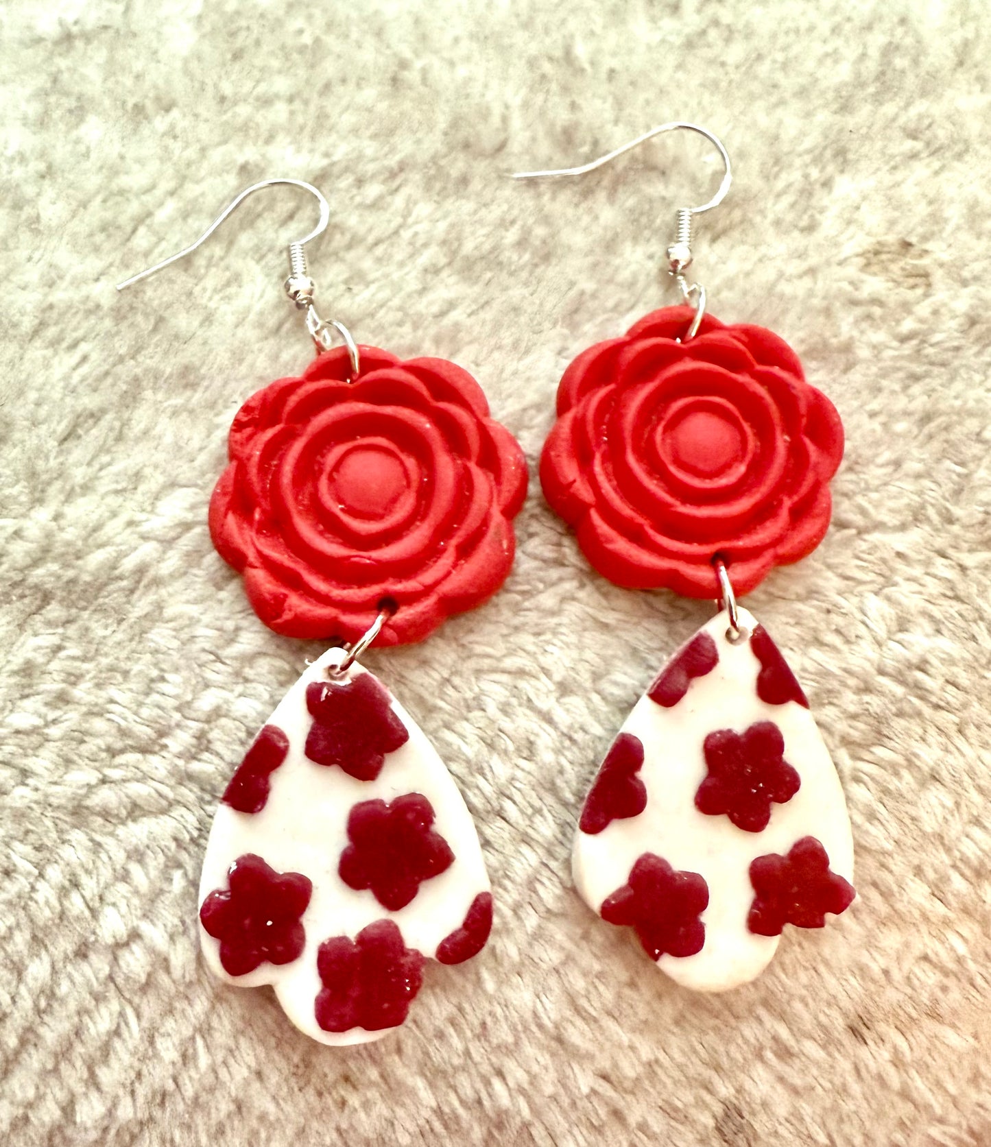 Red flower scalloped teardrop earrings