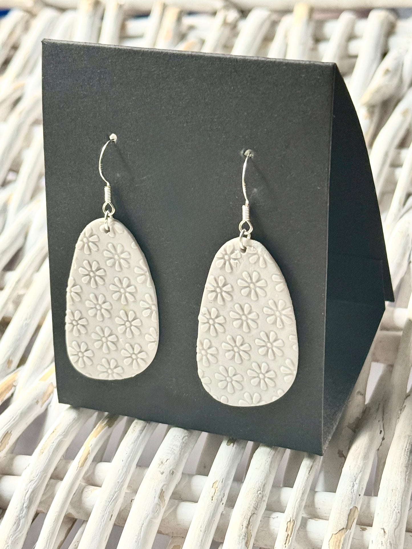 Grey flower print oval earrings