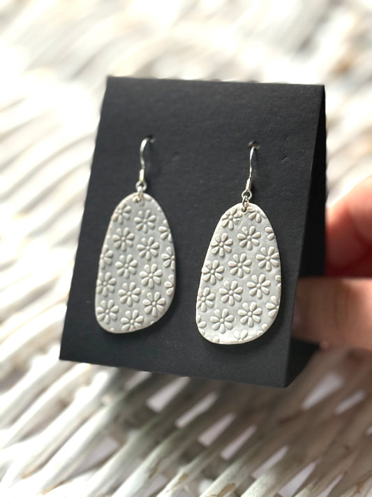 Grey flower print oval earrings