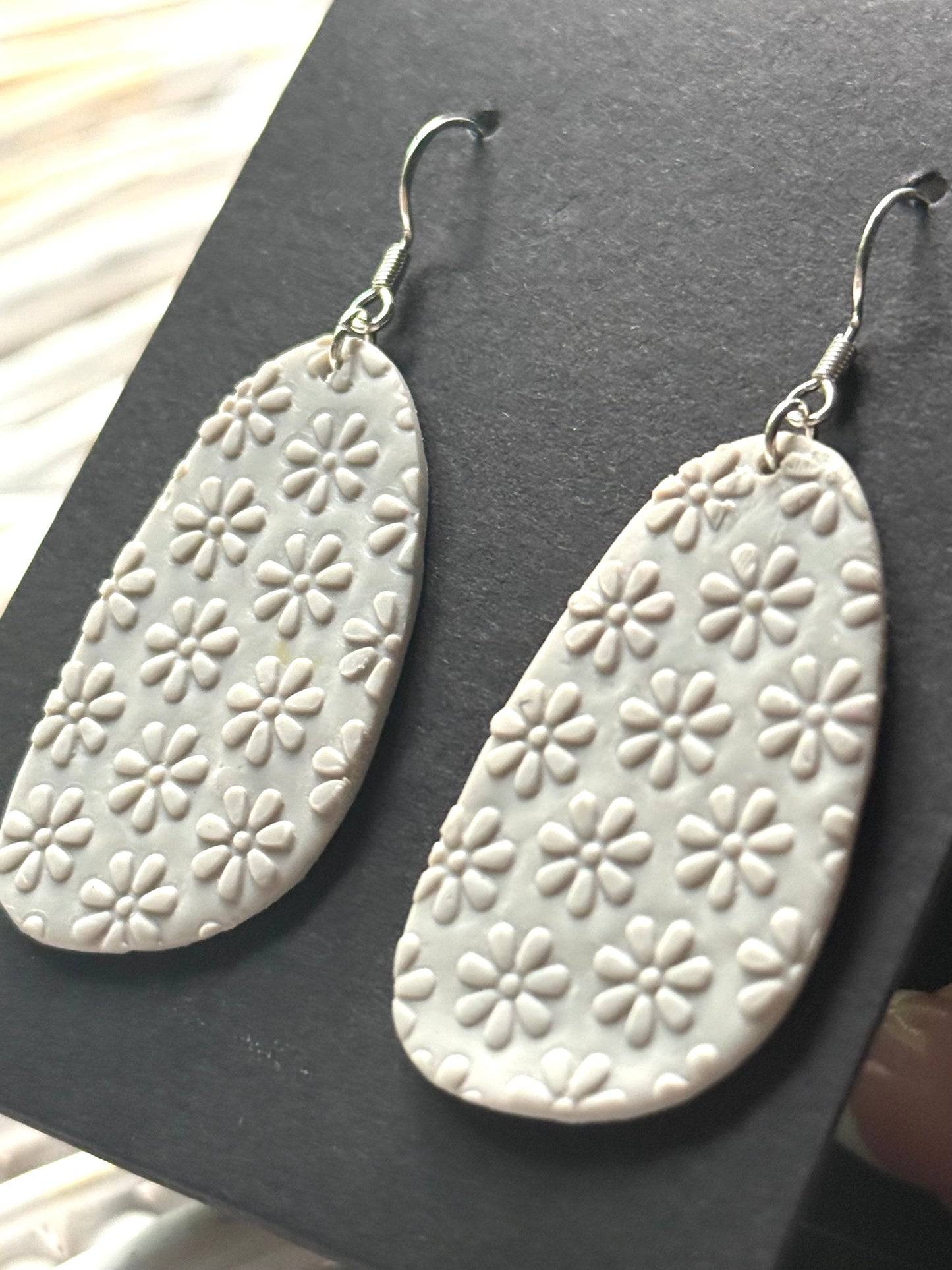 Grey flower print oval earrings
