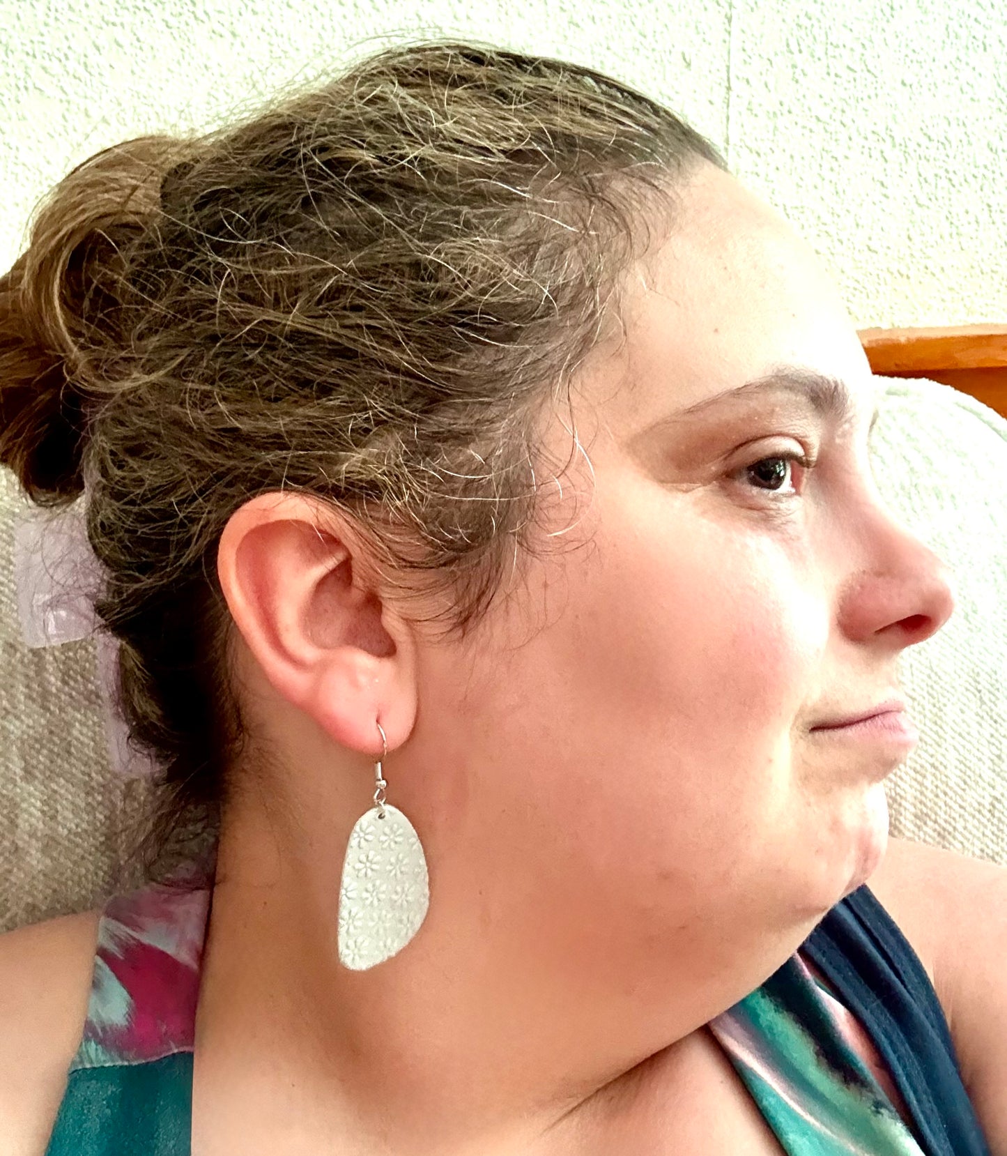 Grey flower print oval earrings