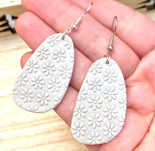Grey flower print oval earrings